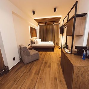 Centrally Stylish Suite By Acropolis